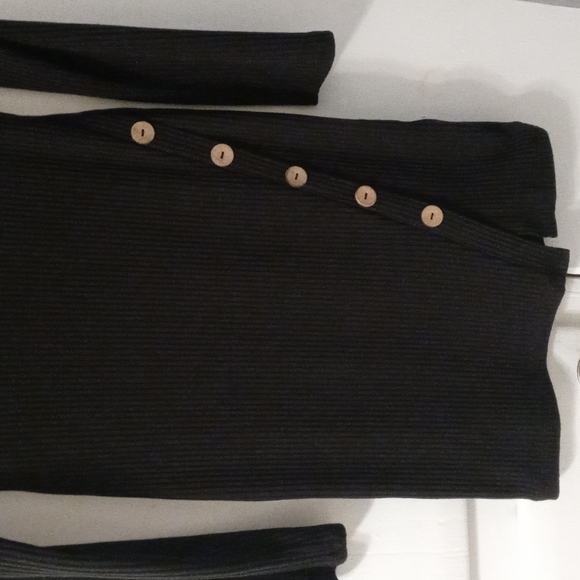 Black dress - Picture 2 of 7